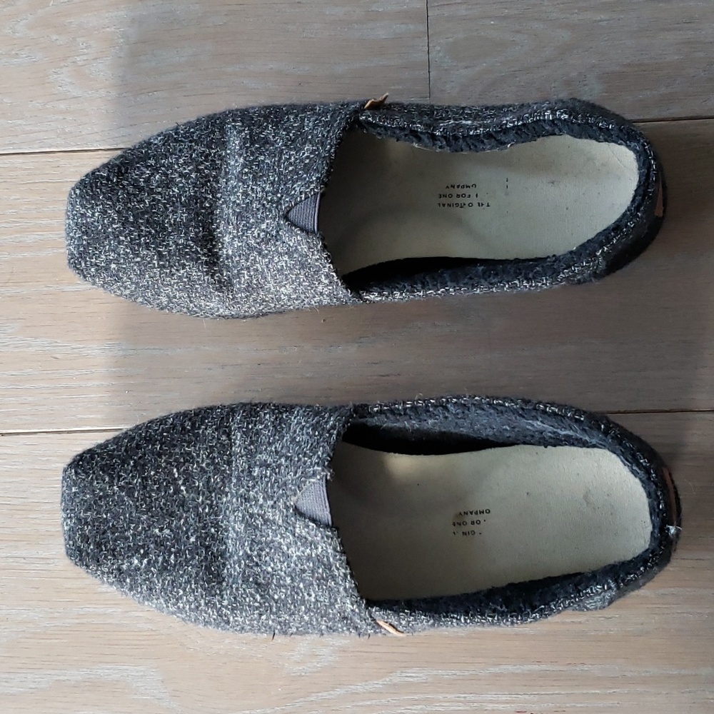 TOMS Dark Grey Size 8